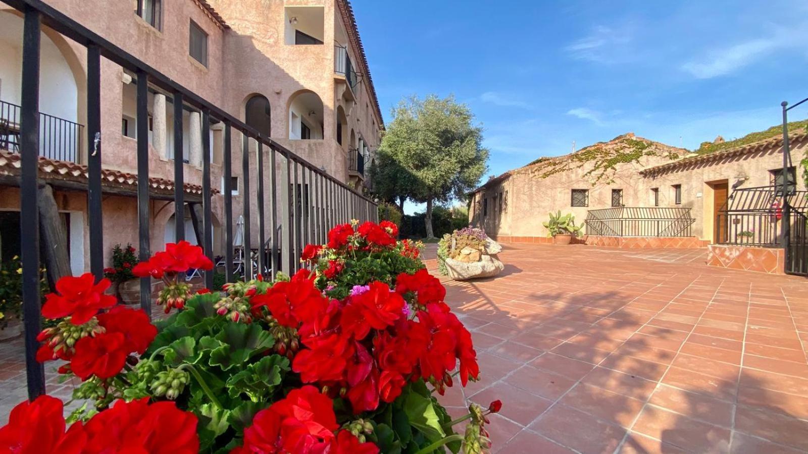 Residence La Rosa Loiri Porto San Paolo Exterior foto